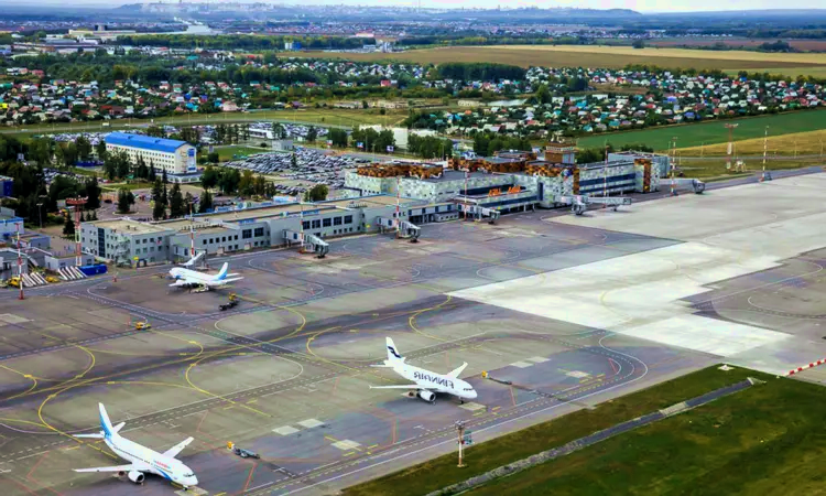 Internationale luchthaven van Oefa